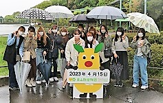 雨の中の東山動植物園